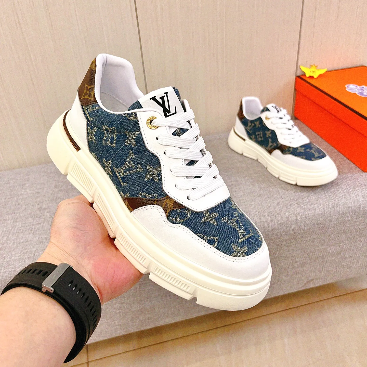 Men's shoes 💰 420 men's shoes 💰 [LV] 🔥 Louis Vuitton high-end men's shoes brand official website 1:1 latest masterpiece: uppers are made of Italian imported first-layer cowhide with comfortable and breathable lining ➕ original non-slip and wear-resistant outsole 🔥, making walking more convenient and comfortable! An exclusive new model, a stunning work, a beautiful 1:1 replica [color] compared to the official quality! Create a fashionable personality to set off your uniqueness! A must-have for trendy men! Classic 🔥Size: 38-44 Color: 🔥 2⃣️colors available🔥.